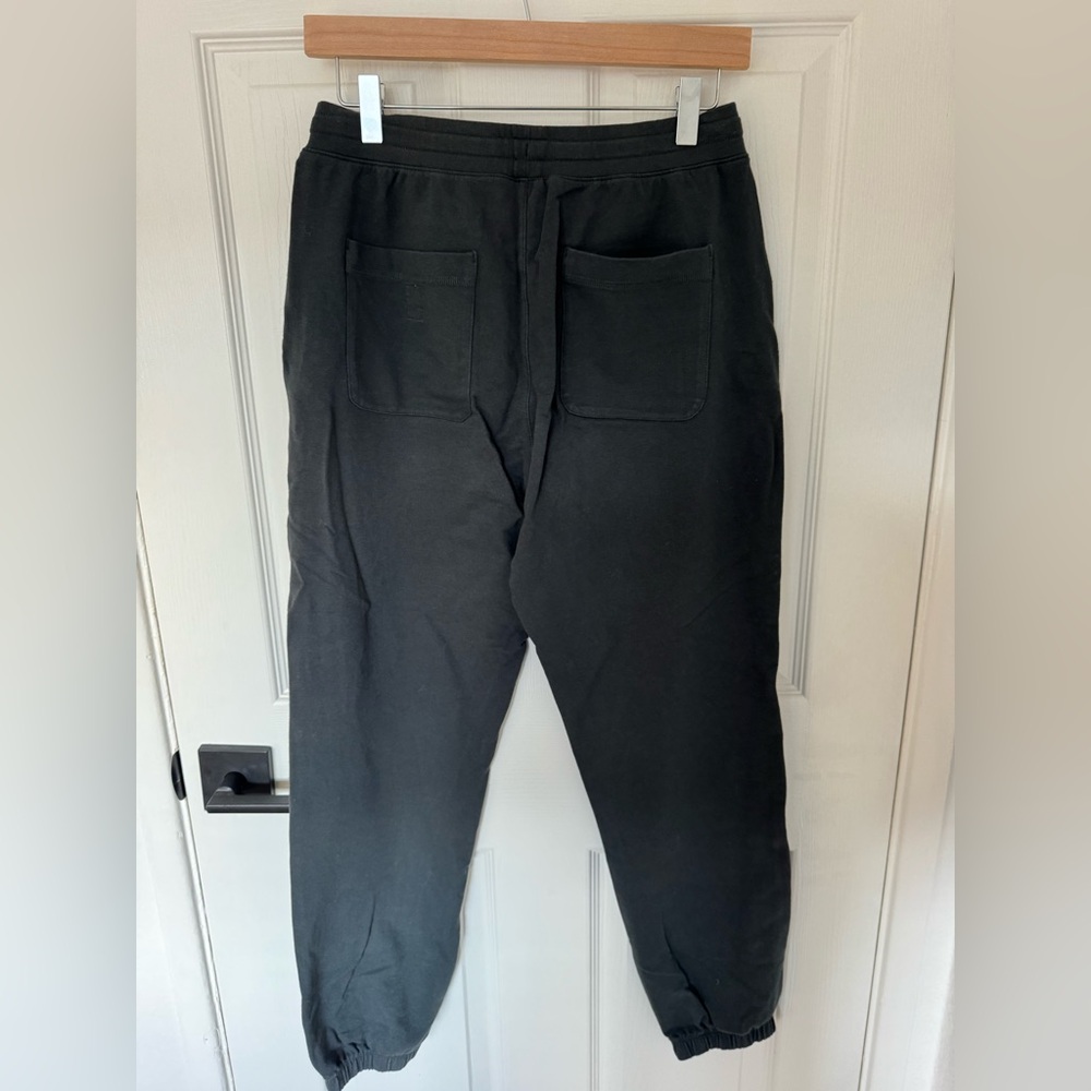 Vuori Women’s Jogger Sweatpants - Picture 2 of 5
